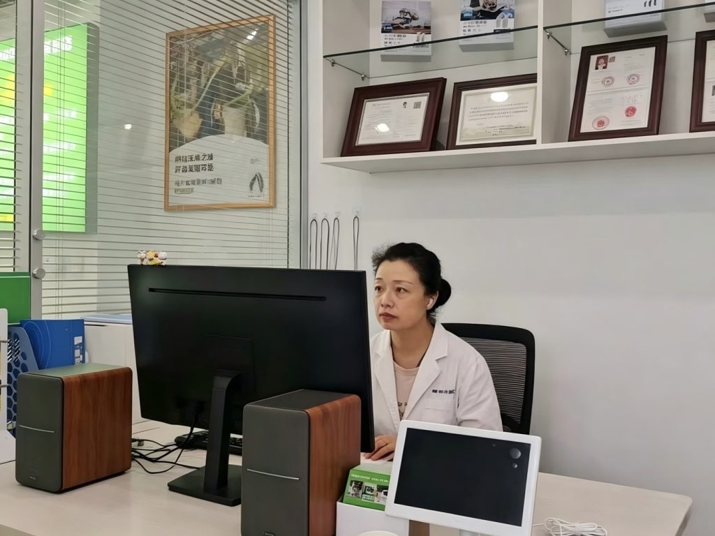 国家认证四级助听器验配师李璐工作场景图